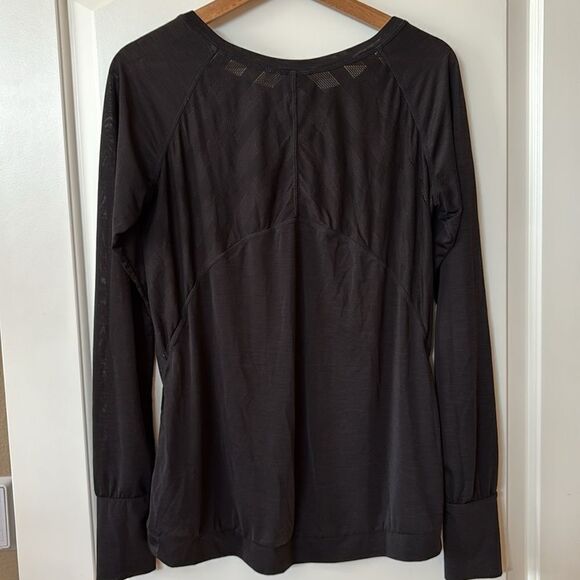 Athleta Kettlebella Long Sleeve Exercise shirt black workout women’s size small - Picture 5 of 8
